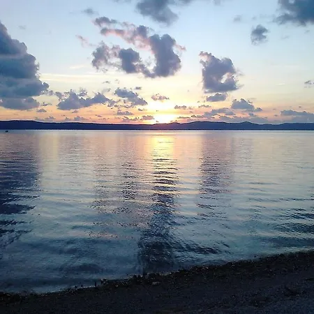 Beach Holiday Sipa Apartman Rivanj
